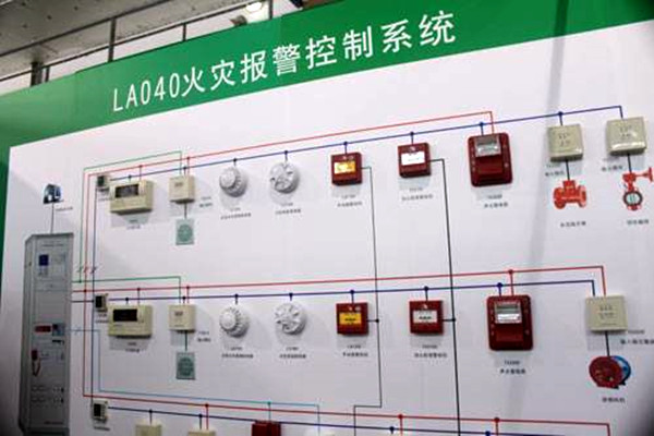 出現(xiàn)火警時，樓宇控制系統(tǒng)如何快速做出反應(yīng)？